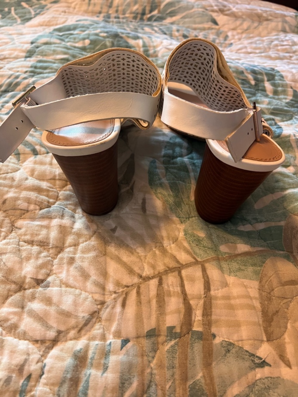 👠 Host Pick 👠Kelly & Katie white block heels - Picture 3 of 13